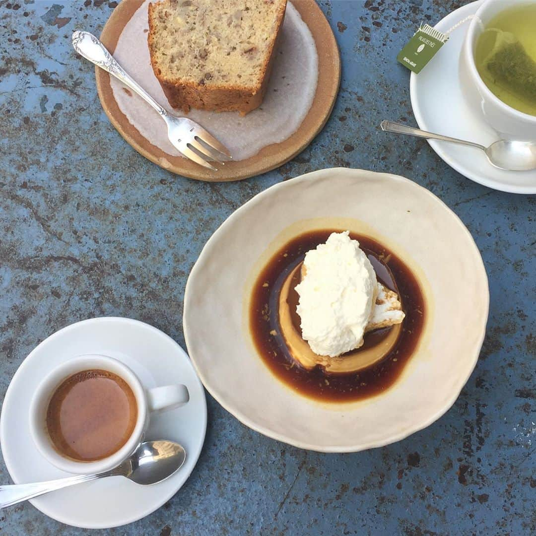 大森美希さんのインスタグラム写真 - (大森美希Instagram)「Afternoon Coffee ☕️  珈琲たいむ 🍮  #sundayafternoon #dimancheapresmidi #coffeebreak #café #dreaminman #paris #japanesepudding #bananabread #午後の珈琲 #パリ #カフェ #プリン #バナナブレッド #パリ散歩 #パリところどころ #パリ生活 #パリカフェ #パリの週末」9月14日 20時56分 - mikiomori_