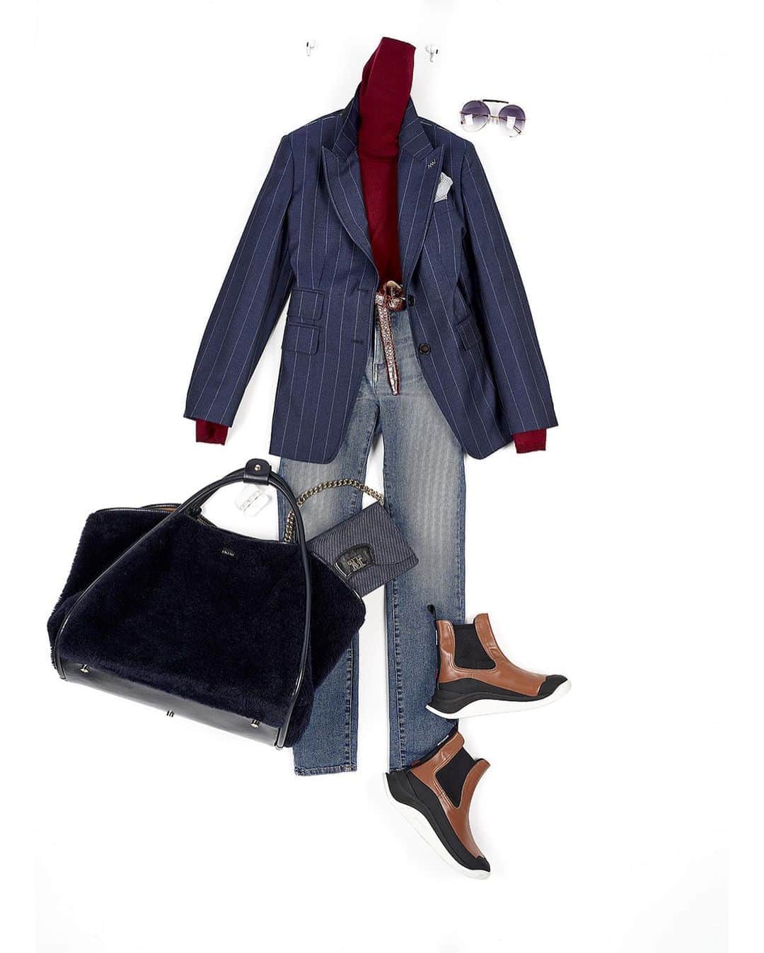 マックスマーラさんのインスタグラム写真 - (マックスマーラInstagram)「Impeccable styles and classic men's suit fabrics that answer the dressing needs of a modern woman. Whether combined over a dress, skirt or jeans, the canvassed jacket is the timeless piece. Discover how to mix and match the #MaxMaraFW20 single-breasted blazer in pinstriped pure wool twill at maxmara.com.  #MaxMara #FW20」9月14日 21時05分 - maxmara