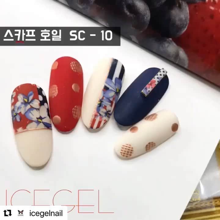 のインスタグラム：「Here is the super trendy ICEGEL PRODUCTS FOR YOU 🤩 . I only need your 30 secs 🙇🏻‍♂️❤️ . What you need is “ICEGEL Foil Wrap gel with ICEGEL Scarf Foils” . How to do  1. Apply Foil Wrap gels with thin layers 2. Cure 30 secs 3. Choose the design of foils and apply on the nails  4. Push the surface lightly 5. Take the foil off from nails 6. Tada! 🤩🤩🤩🤩 . 🛍Online Store : www.icegel.online 🛍 📲 Application : ICEGEL 📲  #nails #nail #nailart #nailpolish #nailswag #nailstagram #naildesign #nailsofinstagram #nailsart #nailsoftheday #nailporn #nails2inspire #nailsalon #nailedit #nailartist #fashion #fashionblogger #fashionista #fashionable #fashionstyle #fashionblog #セルフネイル#ネイルアートデザイン#ネイルアーティスト#デザイン#ファッション#ネイルアート#ネイルサロン#アート」