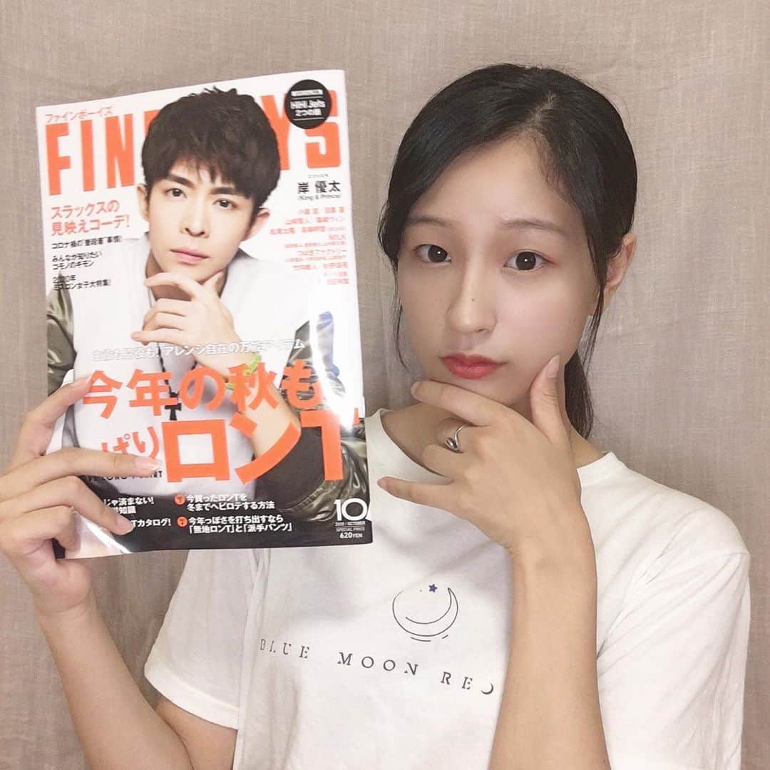 佐藤華純のインスタグラム：「.  【 #FINEBOYS 】  雑誌FINEBOYSに掲載していただきました🌷  どんなタイプが好きとか、どんなデートがしたいとか書かれています！  チェックしてみてください〜👀  岸くんのポーズ真似してみました。笑  #ミスキャンパス立命館2020 #MCR2020  #立命館 #立命館大学 #京都 #女子大生  #ミスキャン #ミスコン #ファイナリスト #雑誌」