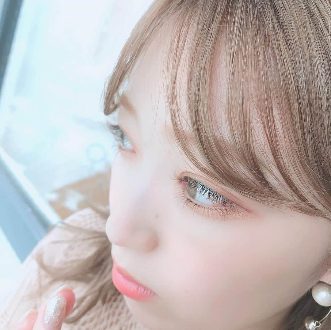 MANAE【Violet】さんのインスタグラム写真 - (MANAE【Violet】Instagram)「モテそうな角度。笑 . 片目上だけで90つくとか、8年まつげエクステ続けてるけど全然減ってないなぁ🥰❤️ . 新しい美容液を手にしたからもっとバサバサになるはず💕 . 詳細はまた載せます😍 . 明日はYouTube更新しますよぉ〜♪ . #まつげエクステ  #美容師　#モテたい　#モテない　#最近の悩み　#コロナのせいだ。笑　って言い訳してる。」9月14日 21時11分 - manae_violet