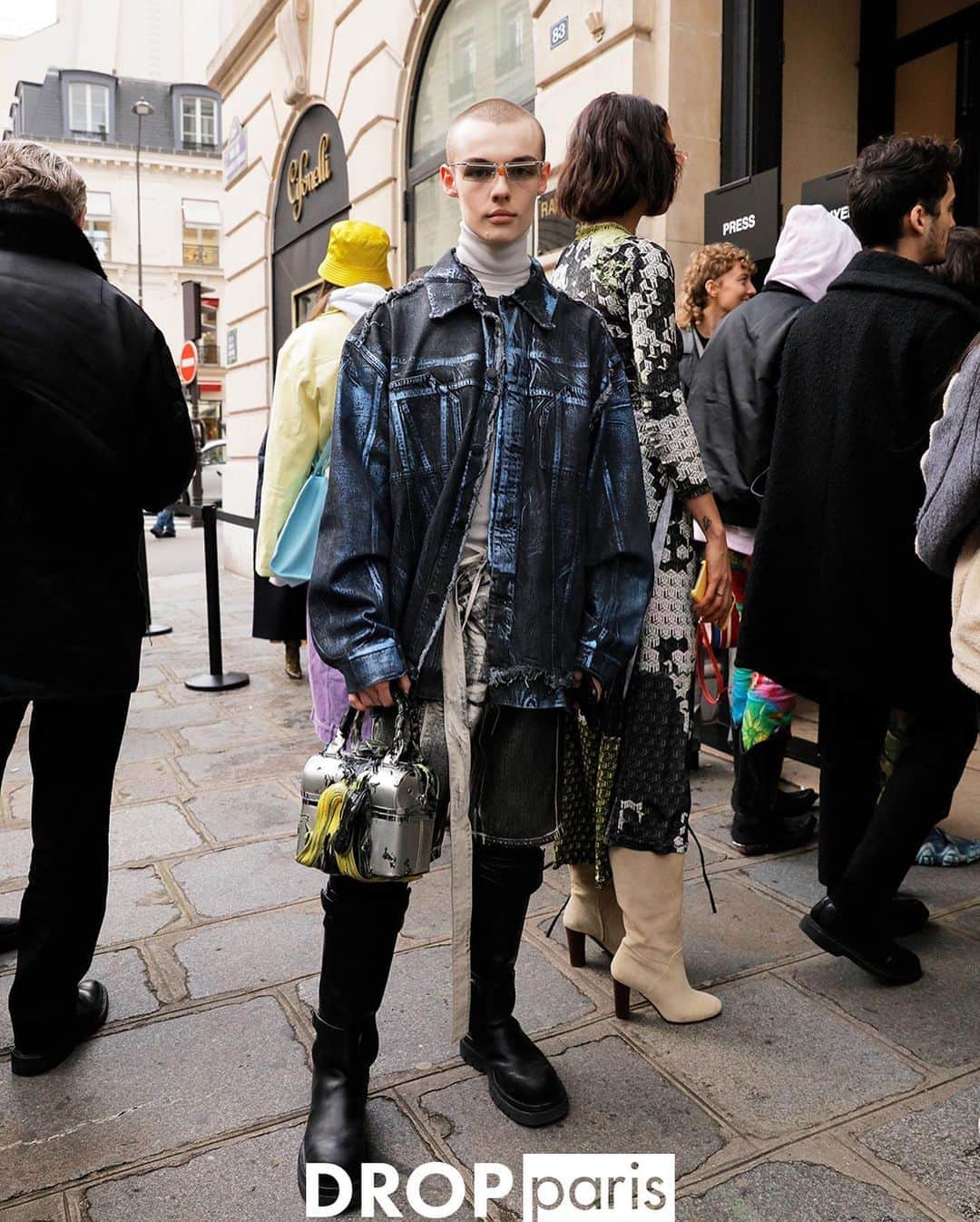 Droptokyoさんのインスタグラム写真 - (DroptokyoInstagram)「PARIS STREET STYLES #🇫🇷@drop_paris #streetstyle#droptokyo#paris#france#streetscene#streetfashion#streetwear#streetculture#tokyofashion#japanfashion#fashion#parisfashionweek#パリ#parisstreetstyle#parisfashion#pfw#2020aw#ストリートファッション Photography: @keimons @dai.yamashiro」9月14日 21時13分 - drop_tokyo