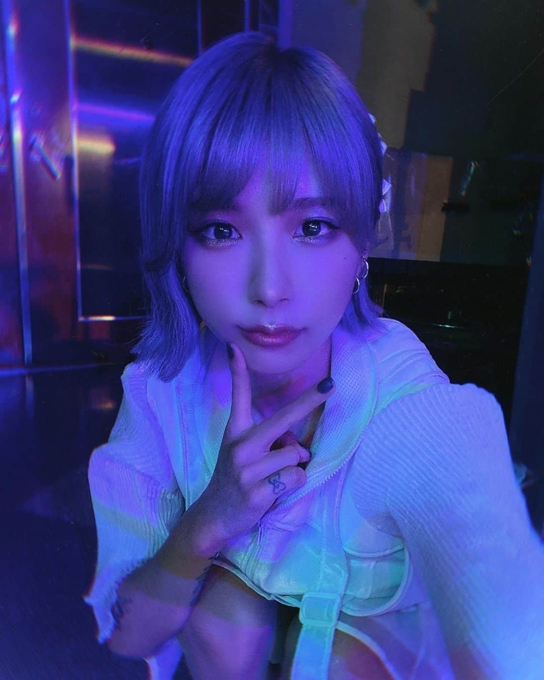 病夢やみいさんのインスタグラム写真 病夢やみいinstagram イケメンになりたい 島らっきょ たばこ 吸ったことない こう見えて ショートボブ ボブアレンジ 外ハネボブ エクステ 派手髪 머리스타그램 헤어컬러링 단발머리 Haircolor Purplehair Tattoogirl Ootd