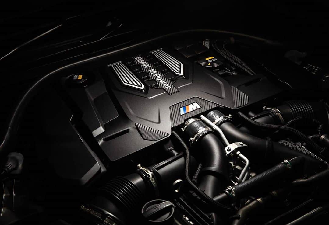 BMW Thailandさんのインスタグラム写真 - (BMW ThailandInstagram)「ค้นพบขุมพลังที่น่าเหลือเชื่อได้ใน BMW M5 ที่สร้างความพึงพอใจในการขับขี่ตามแบบฉบับ M ได้อย่างเหนือระดับ  ลงทะเบียนเพื่อรับข้อเสนอพิเศษ : https://bit.ly/2YfXREm  Exterior: Frozen Dark Silver Interior: BMW Individual Full leather 'Merino', Tartufo  Engine: 4,395cc / 600HP, 750Nm / M TwinPower Turbo V8 petrol engine Transmission: 8-speed M Steptronic Sport transmission with Drivelogic 0-100 km/h: 3.4 s  Details:  - 20" M light alloy wheels Double-spoke - Adaptive M suspension - M-specific xDrive with active M differential - Glass roof - Soft-close function for doors - Roller sunblind - BMW Display Key - Trim: Aluminium Carbon structure with highlight trim finishers Pearl Chrom - Individual headliner Alcantara Anthracite - BMW Head-Up Display - Harman Kardon Surround Sound system - BMW gesture control - Surround view camera  สอบถามข้อมูลเพิ่มเติมได้ที่ - BMW Contact Center : 1397 - Line : @BMWLeasing : https://lin.ee/e8LSXa4  และรุ่นอื่น ๆ ที่น่าสนใจ M4/M4 CS/i3s/i8/i8 Roadster  #BMWTH #BMWM #THEM5」9月14日 21時16分 - bmwthailand