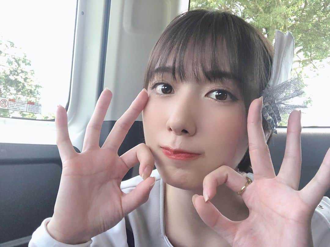 西村彩有里のインスタグラム：「メイクさんにメイクしてもらった私です！  顔違うよね！きゅるるんちゅるるんって感じ🥳MVでもちゅるるんだから見てね☺️YouTubeにさゆりぃ可愛いってコメントしてね☻(笑)  毎日見てほしいもんっ！  #JAPANARIZM #ジャパナリズム #ジャパナリ #自撮り #selfie #ショートカット #ショートヘアアレンジ #ショートヘア #ヘアメイク #OK #MV #MV公開 #オフショット #kawaii  #アイドル #偶像 #idol #photo #photography  #西村彩有里」