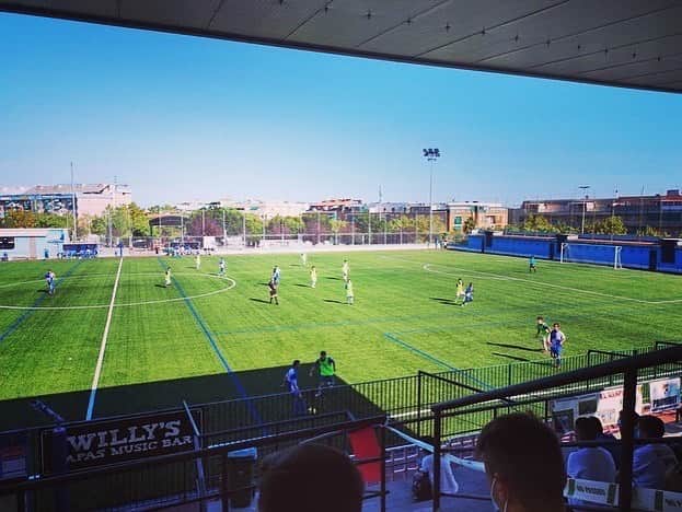 Alb Barcelona Football Academyのインスタグラム：「🔥トレーニングマッチ🔥  チームが始動してまだ1週間ですが、スペインのサッカーをどっぷり体感中。  8期生たちは、現地クラブとの実践は初。 相手の球際の強さやプレッシャーに少々戸惑いましたが、得点も取れています🤙  まだまだまだまだまだまだこれから🔝  #アルビレックス #バルセロナ #アルビバルセロナ #アルビレックス新潟バルセロナ  #サッカー #留学 #スポーツビジネス #指導者 #スペイン #スペイン語 #海外」