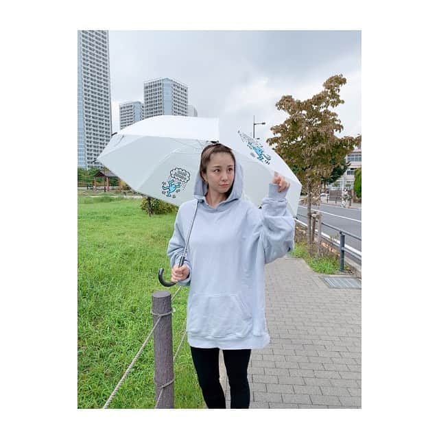 田中美保さんのインスタグラム写真 - (田中美保Instagram)「#キースヘリング  のビニール傘が セブンイレブンにて9/19日に 発売するみたいです♡♡♡  全部で3種類♡ @keithharingfoundation   雨☔️の日はあまり好きではないけど…こんな可愛い傘なら雨の日☔️も最強♡  #キースヘリング #keithharing  #ビニール傘 #オシャレ」9月14日 21時36分 - miho12tanaka