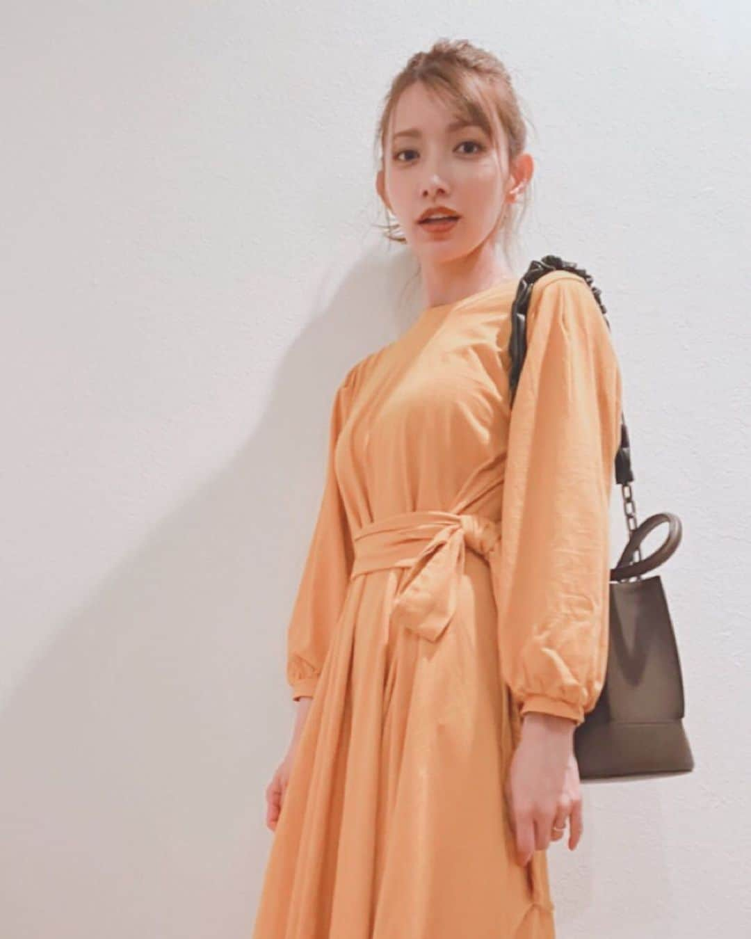 後藤真希さんのインスタグラム写真 - (後藤真希Instagram)「秋色yellowなワンピース♡  #秋服  #秋色ワンピース  #イエローコーデ  #たまに着たくなるやつ  #イエローというよりカラシ色」9月14日 21時33分 - goto_maki923