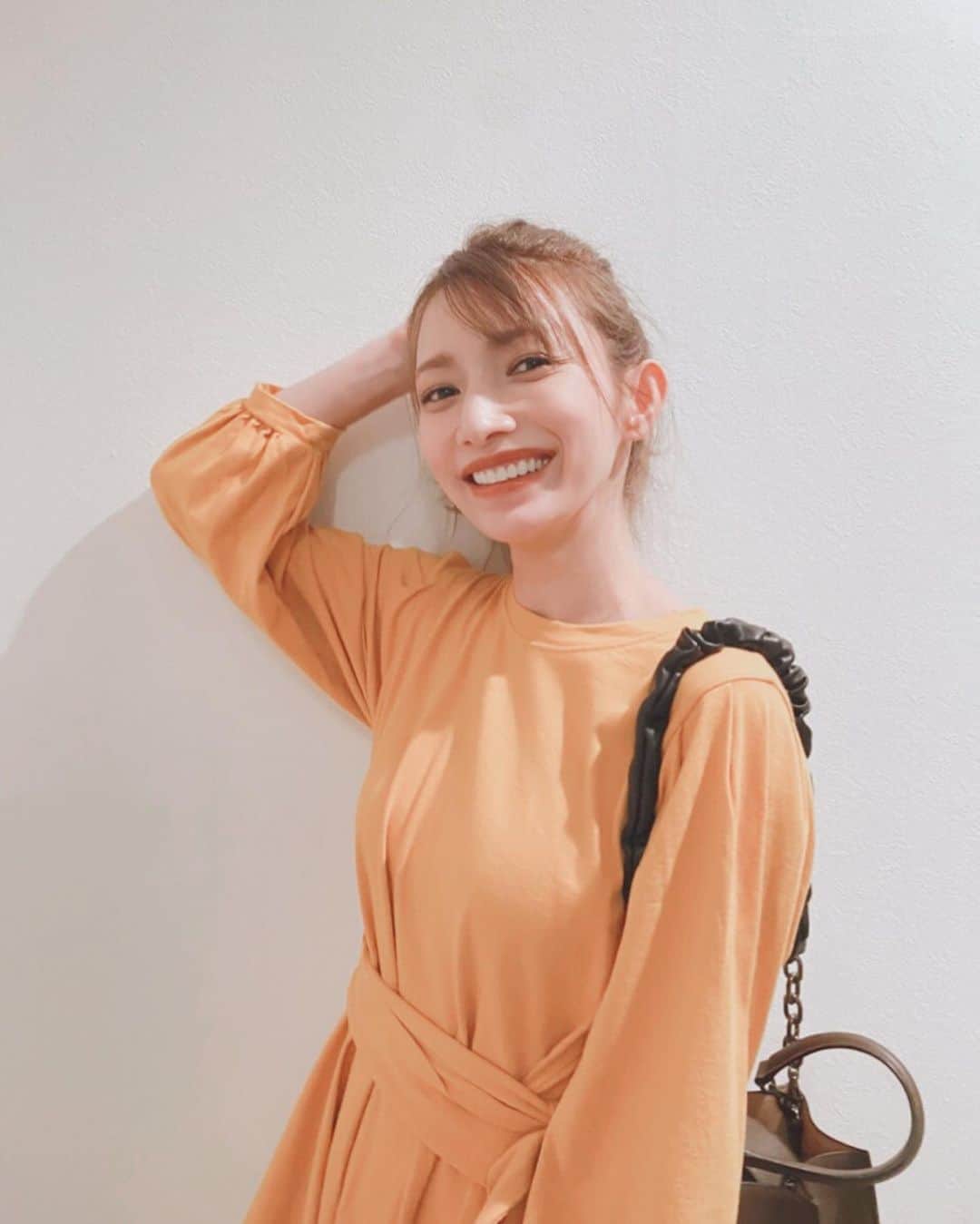 後藤真希さんのインスタグラム写真 - (後藤真希Instagram)「秋色yellowなワンピース♡  #秋服  #秋色ワンピース  #イエローコーデ  #たまに着たくなるやつ  #イエローというよりカラシ色」9月14日 21時33分 - goto_maki923