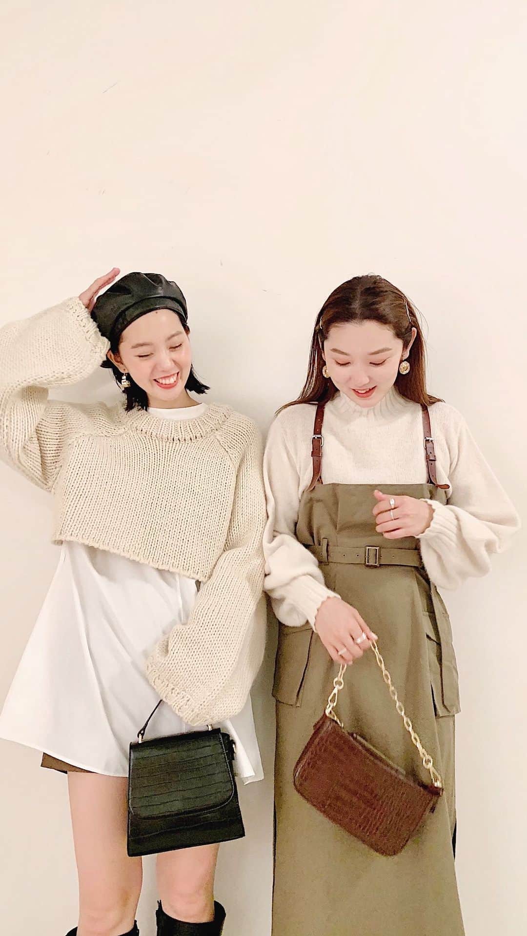 mina hinokuchiのインスタグラム：「. @atsukoo12 さんとのオフショット📷 . チコは甘めで小柄なイメージの方も多いと思うのですが、 カジュアルなお洋服お好きなお客様や長身のお客様にオススメしたいお洋服も実は沢山あります♪♪ . ちょっぴり辛めのチコもぜひ〜♡ . . #whoswhochico #salonbychico #フーズフーチコ　#リンクコーデ　#coordinate」