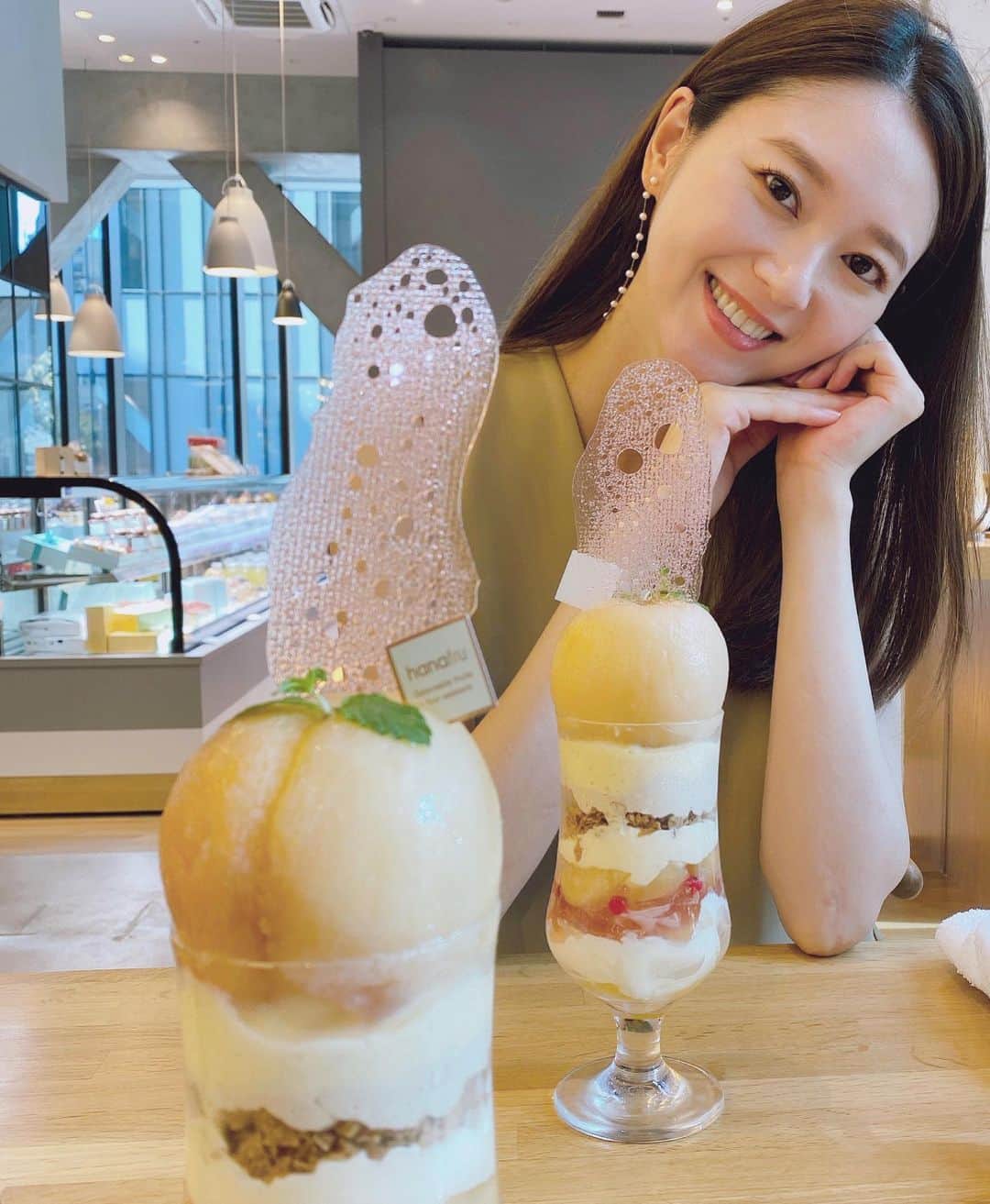 橋本まゆのインスタグラム：「ずっと食べたかった桃パフェ🍑﻿ とってもとっても美味しかった♡﻿ ﻿ #FRUIT#hanafru#桃パフェ#大阪カフェ」