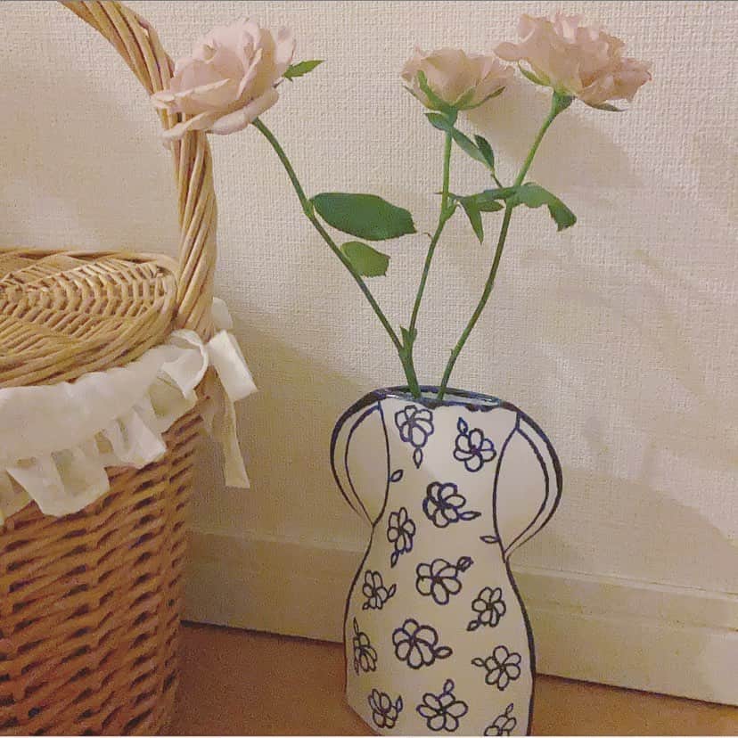 佃加菜のインスタグラム：「ピンクのお花可愛い〜♡✿ . #mariannehallberg」