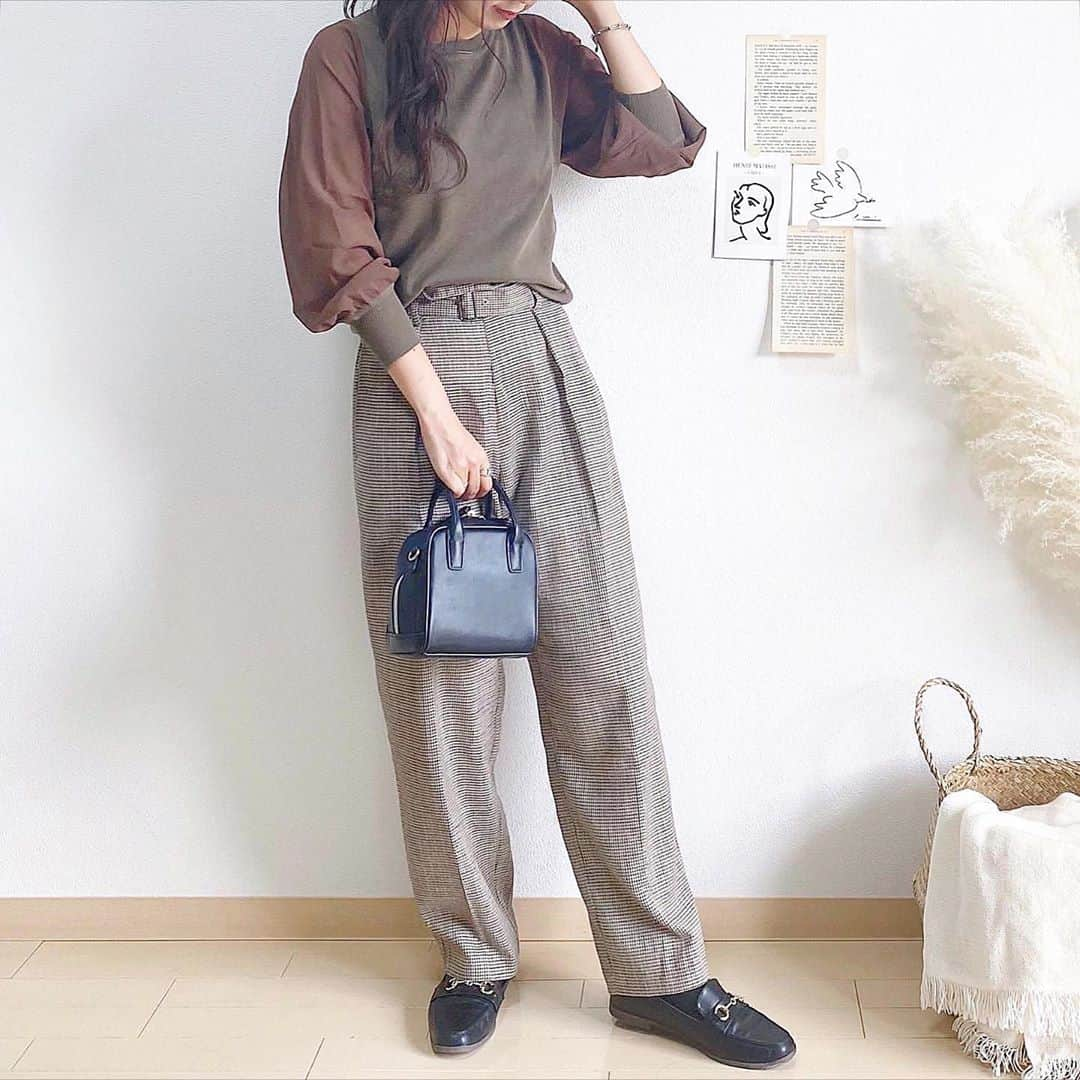 haruさんのインスタグラム写真 - (haruInstagram)「ㅤㅤㅤㅤㅤㅤㅤㅤㅤㅤㅤㅤㅤ ㅤㅤㅤㅤㅤㅤㅤㅤㅤㅤㅤㅤㅤ ㅤㅤㅤㅤㅤㅤㅤㅤㅤㅤㅤㅤㅤ #ootd 🧸🌿 ㅤㅤㅤㅤㅤㅤㅤㅤㅤㅤㅤㅤㅤ これから大活躍な予感の @titivatejp の トップス🥺💕 ( #シアー袖ニットプルオーバー ) ㅤㅤㅤㅤㅤㅤㅤㅤㅤㅤㅤㅤㅤ 袖が程よいシアー感で大人っぽさを出してくれてて 今回は大人カジュアルめにコーデを組みました☺️！ ㅤㅤㅤㅤㅤㅤㅤㅤㅤㅤㅤㅤㅤ . ㅤㅤㅤㅤㅤㅤㅤㅤㅤㅤㅤㅤㅤ ハーフお団子でカジュアル感強めだけど、 デートの時は ポニーテールでも良さそう🤭💓 ㅤㅤㅤㅤㅤㅤㅤㅤㅤㅤㅤㅤㅤ . ㅤㅤㅤㅤㅤㅤㅤㅤㅤㅤㅤㅤㅤ 他のアイテムは全て以前載せた事あるので WEARでチェックお願いします🥺🧡 ㅤㅤㅤㅤㅤㅤㅤㅤㅤㅤㅤㅤㅤ  #titivate #ティティベイト #titivatestyle #プチプラ#秋コーデ #harucd ㅤㅤㅤㅤㅤㅤㅤㅤㅤㅤㅤㅤㅤ」9月14日 22時00分 - __haru3