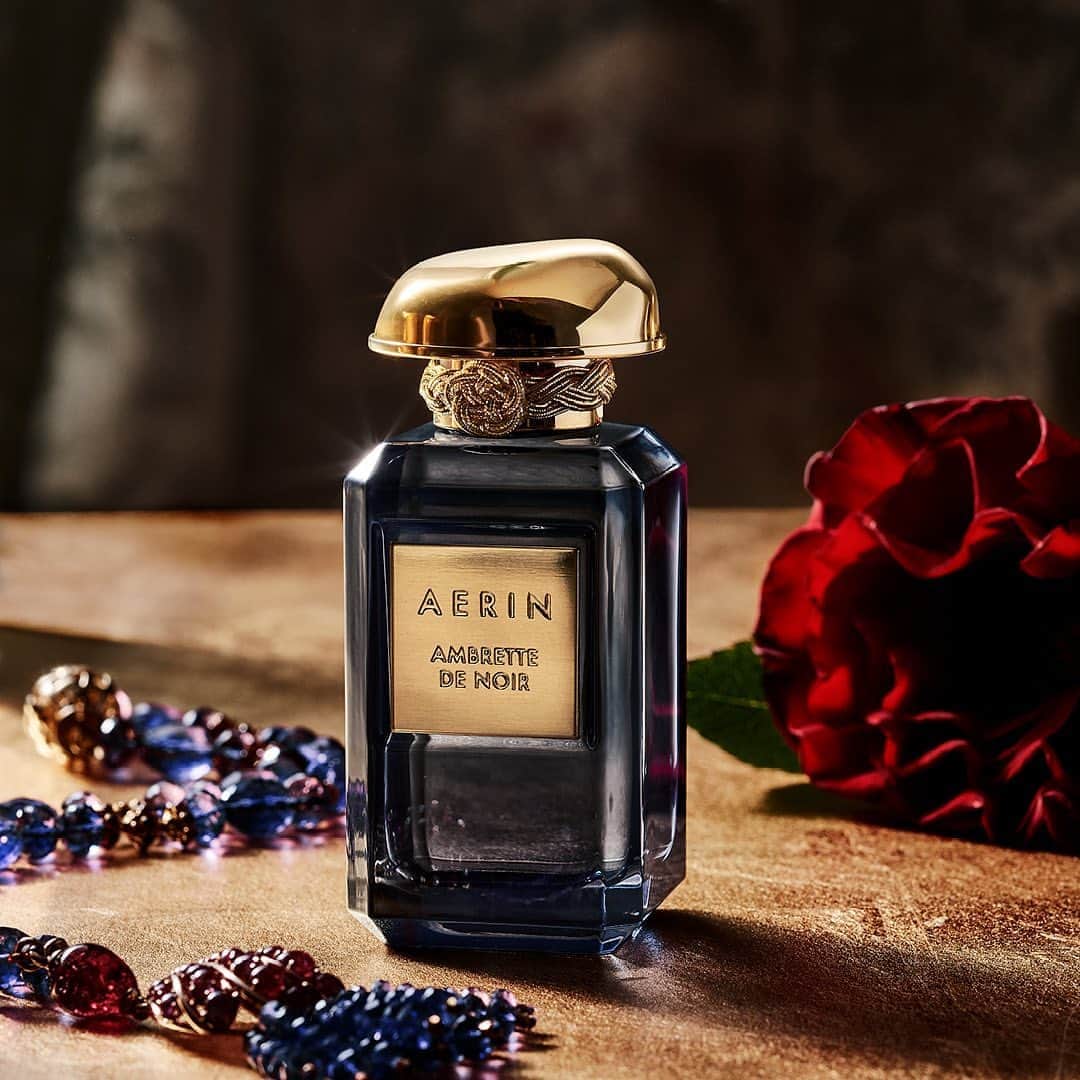 エスティローダーさんのインスタグラム写真 - (エスティローダーInstagram)「Envelop yourself with rich, velvety florals and sensuous cedarwood & vanilla… Introducing the newest addition to the @aerin Premier Collection: Ambrette de Noir. This warm amber floral is sensual, captivating and refined. #AERINBeauty」9月14日 22時04分 - esteelauder
