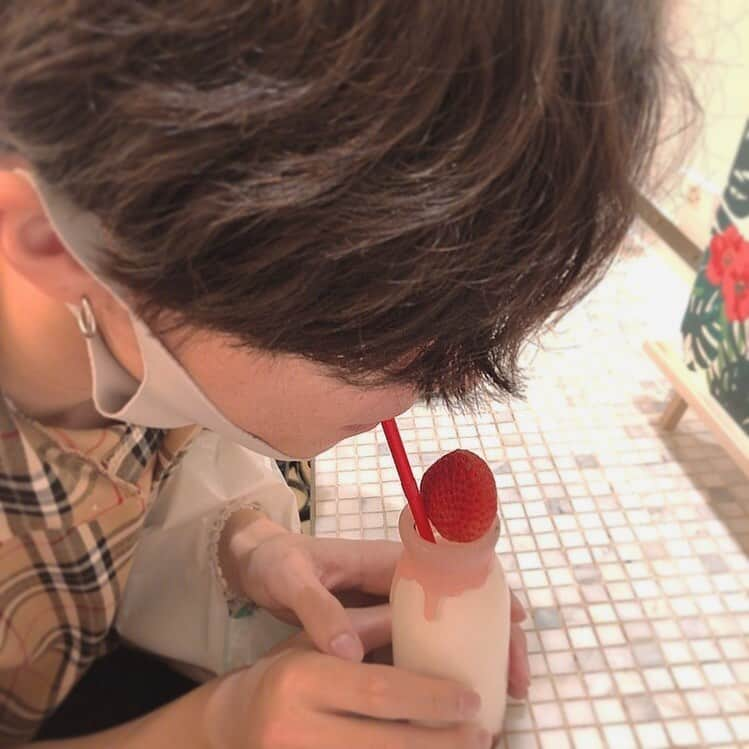 大賀廉人さんのインスタグラム写真 - (大賀廉人Instagram)「🍓+🥛  #美味しかった下にジャム固まってた #髪の毛がいつの間にか茶色に #色落ちってすごく嫌だよね #次は髪色何色にしようかな #何色がいいと思う？  #strawberry #milk #hep5 #osaka #lentooga #いいね返し #フォローミー #followｍe #bts #exo #army #seventeen #exid #blackpink #いちごみるく #美男美女と繋がりたい #俺は美男ではないがな #いいねした人で気になった人フォロー #友達募集」9月14日 22時19分 - lento_oga