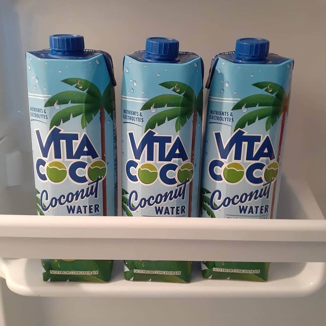 Vita Coco Coconut Waterのインスタグラム：「If we made beer, we'd call these "tall boys" but we make coconut water.  So we'll just call these really big coconut waters.」