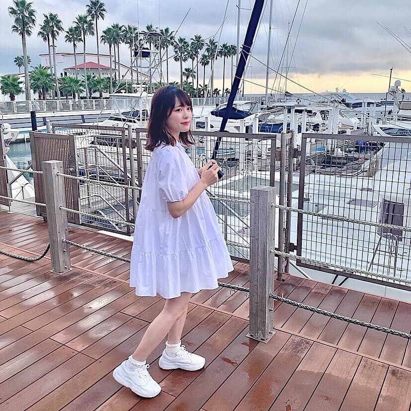 橋本紗奈さんのインスタグラム写真 橋本紗奈instagram デパートに行ったら一人はこのワンピース着てるくらい人気なワンピース Vlog Camも持っていったよ 夏服 Zara Zarawomen Zaraワンピース 白ワンピース 白ブラウス 全身コーデ 秋服コーデ