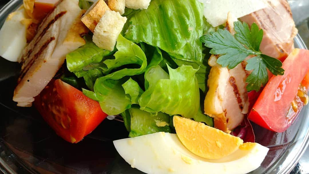 松坂南さんのインスタグラム写真 - (松坂南Instagram)「行きつけパン屋さんのサラダ❤️  #love #vegetables  #healthylifestyle  #healthyfood」9月14日 22時21分 - minami_matsuzaka