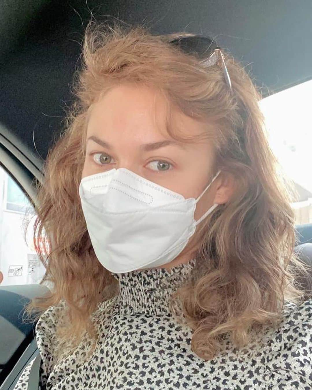 オルガ・キュリレンコさんのインスタグラム写真 - (オルガ・キュリレンコInstagram)「Did a COVID-19 test this morning in Seoul. This is my 5th this year! My 1st was in London in March and was positive. My 2nd - in Mexico and was negative. My 3rd - in Paris and was negative. My 4th - in London 2 weeks ago and was negative. And now my 5th here 😳 Let’s see the results tomorrow 🤔_______________________________________________________ #Covid19 #CoronaVirus #StaySafe #WashYourHands #WearAMask #Quarantine」9月14日 22時36分 - olgakurylenkoofficial