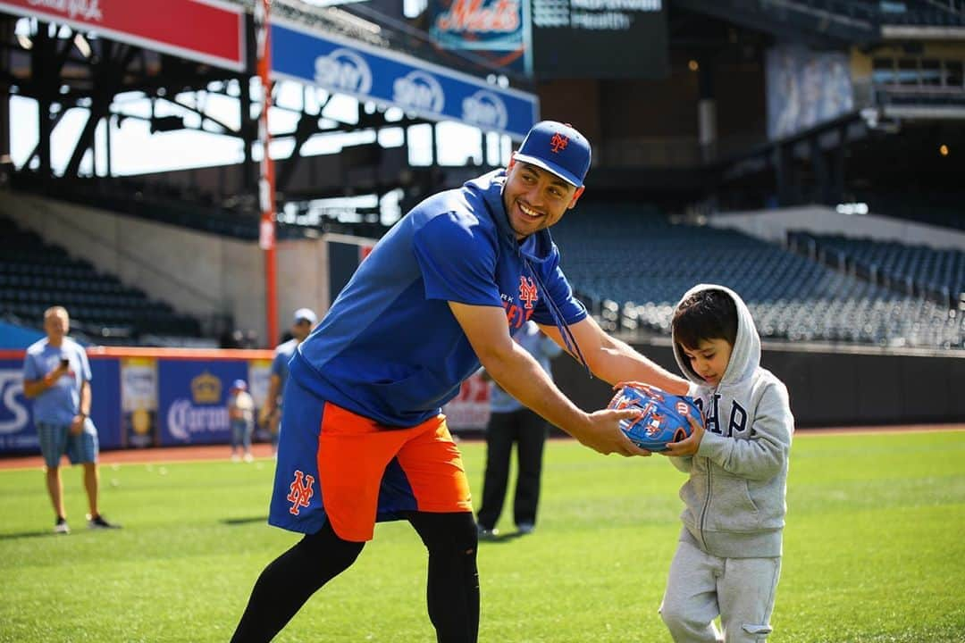 ニューヨーク・メッツさんのインスタグラム写真 - (ニューヨーク・メッツInstagram)「Throw-back to last year's #ConfortoCares outing with future stars from @Cohen_Childrens! 🤞We see you soon! 💙🧡#TogetherWeAmaze #PediatricCancerAwareness #LGM」9月14日 22時36分 - mets