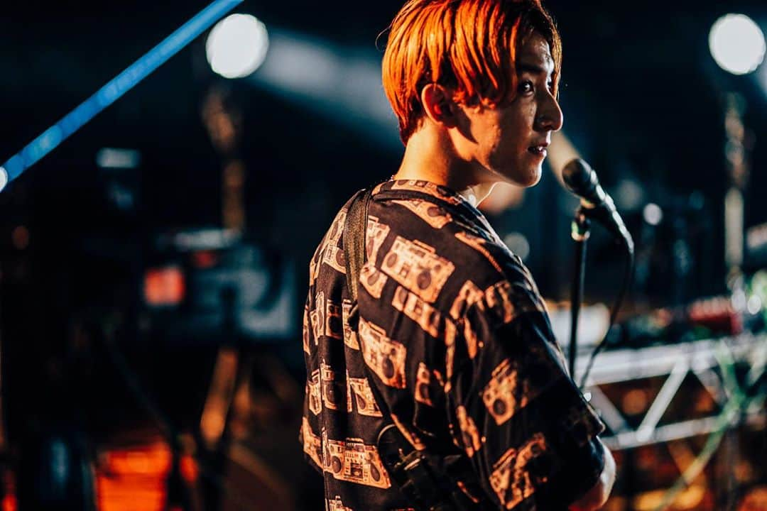 Crossfaithさんのインスタグラム写真 - (CrossfaithInstagram)「Behind the scenes of 'SPECIES VIRTUAL WORLD TOUR - OPEN THE DIMENSIONS'!  Even if you've missed it last Saturday, archived footage is available to stream as well as exclusive t-shirt too! Go experience what we've created before it's too late...  Photo by @nishimakitaichi   「SPECIES VIRTUAL WORLD TOUR - OPEN THE DIMENSIONS」舞台裏写真を一部公開！  見逃し配信も9月22日23時59分まで行なっておりますのでぜひチェックしてみてください。限定Tシャツ付きチケットも同じく今月22日まで購入可能となります！  詳しくはコチラ▷ https://tokyosessions.com/」9月14日 22時30分 - crossfaithjapan