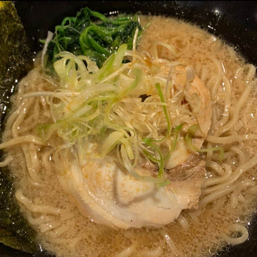 川端誠生さんのインスタグラム写真 - (川端誠生Instagram)「ラーメンは美味しい〜🍜 皆んなは何味が好き？？コメントして #ラーメン #食べ物 #ご飯 #食 #味噌ラーメン #豚骨ラーメン #塩ラーメン #スープ #飲食店 #麺スタグラム #麺 #銀座 #東京グルメ #グルメ」9月14日 22時45分 - ncncmachin