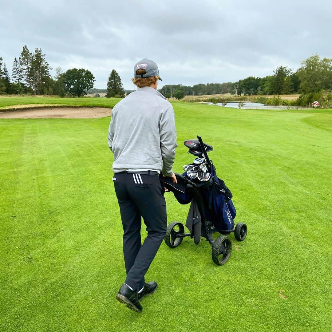 オスカル・ヒリェマルクさんのインスタグラム写真 - (オスカル・ヒリェマルクInstagram)「Fore var dagens mest använda ord🏌🏼🤦🏼‍♂️」9月14日 22時40分 - oscarhiljemark