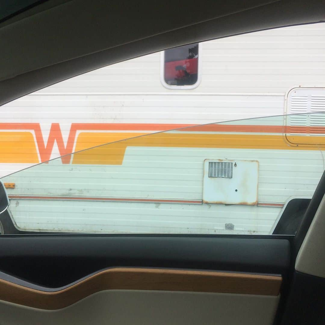 ラリー・ギリアード・Jrさんのインスタグラム写真 - (ラリー・ギリアード・JrInstagram)「I was driving on hwy 83 yesterday and saw this! TWD fans know all about it. Dale’s RV. #crazy #awesome #twd」9月14日 22時47分 - thereallgjr