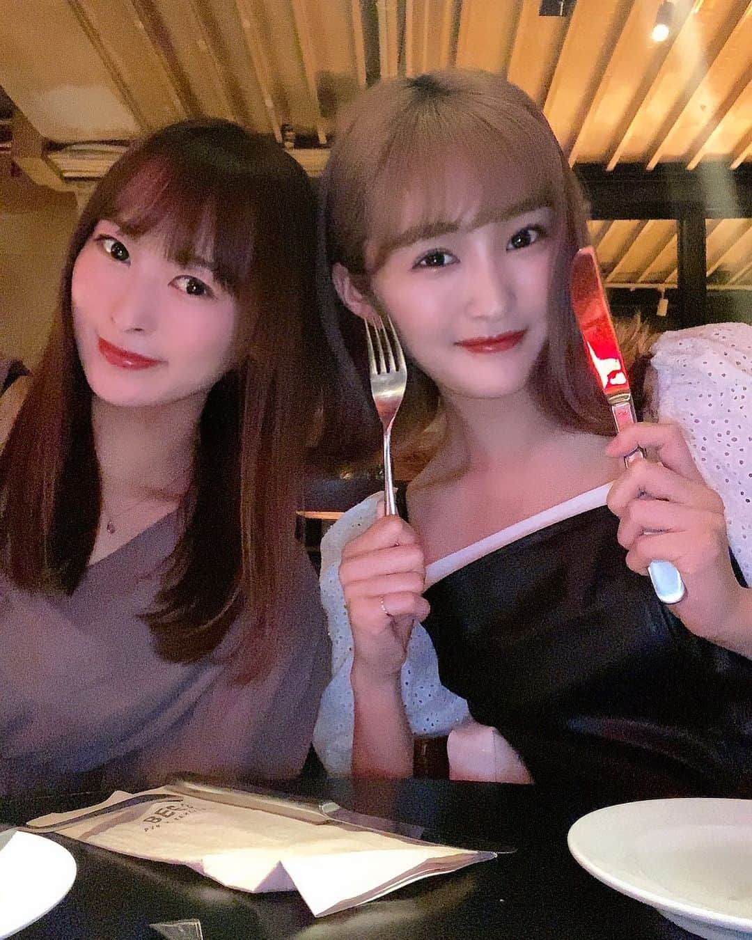 三浦亜莉沙のインスタグラム：「﻿ ▷▷ 𝐝𝐢𝐧𝐧𝐞𝐫﻿ ﻿ れなと久しぶりにごはん〜🍴﻿ あっという間で楽しい時間でした❤︎﻿ ﻿ あ、れなもー少しで25歳だって🤭💕﻿ ﻿ ﻿ #渋谷﻿ #ディナー﻿ #女子会﻿」