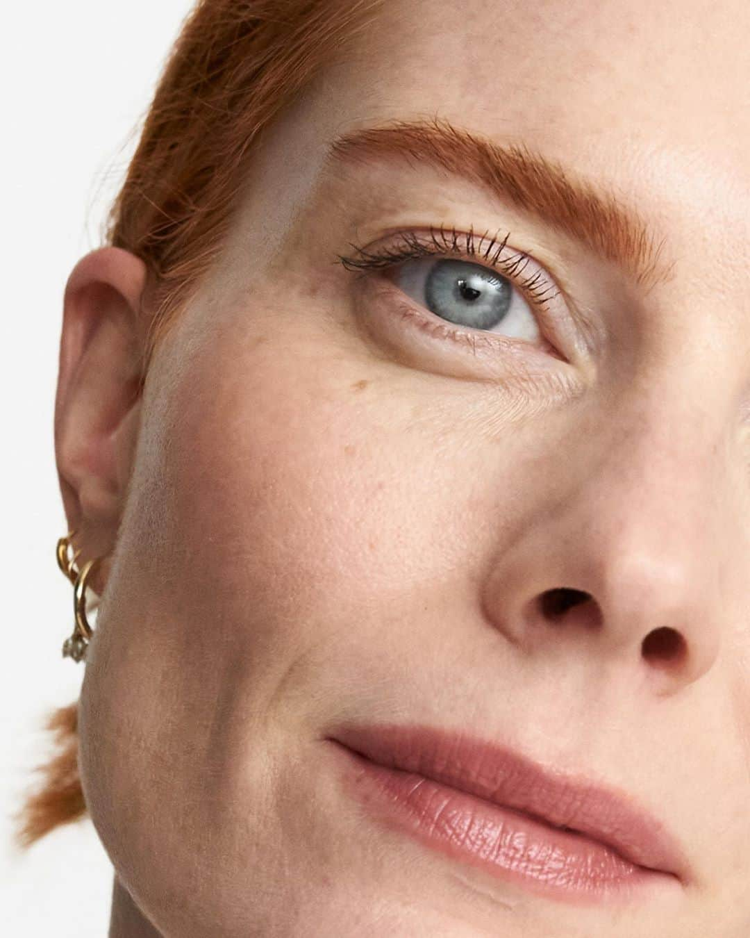 Glossierさんのインスタグラム写真 - (GlossierInstagram)「@jessicajoffe wears Boy Brow in Auburn 🧡」9月14日 23時01分 - glossier