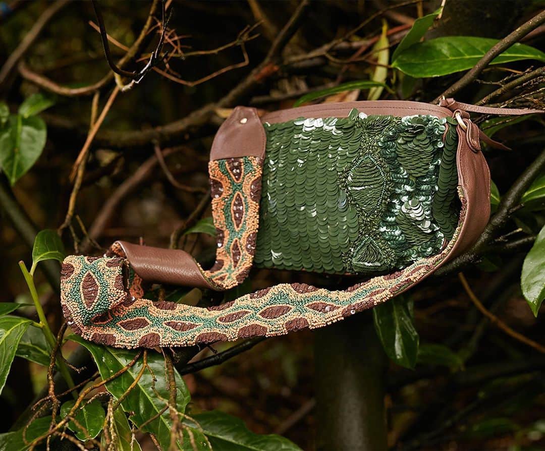 ジャマンピュエッシュのインスタグラム：「Trista - a classic bag with an exceptional hand-embroidered strap inspired by mysterious creatures of an enchanted forest.」