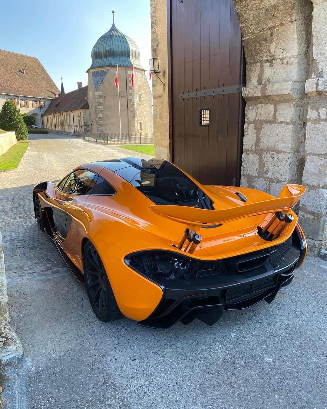 CarsWithoutLimitsさんのインスタグラム写真 - (CarsWithoutLimitsInstagram)「McLaren #P1 & @alexandremourreau  #carswithoutlimits」9月14日 23時18分 - carswithoutlimits