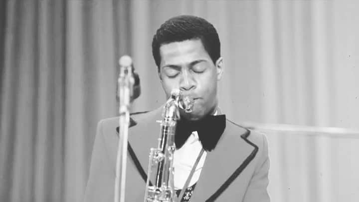 ワイクリフ・ジョンのインスタグラム：「Here is a fact that not on goggle he was the real founder of the fugees Ronald Bell and the co founder of Kool  & the Gang has past away but he was  one of my greatest mentors  he is the reason I wanted a band not just a group !! I am inspired to continue the tradition of playing instruments🙏🙏. #koolandthegang」