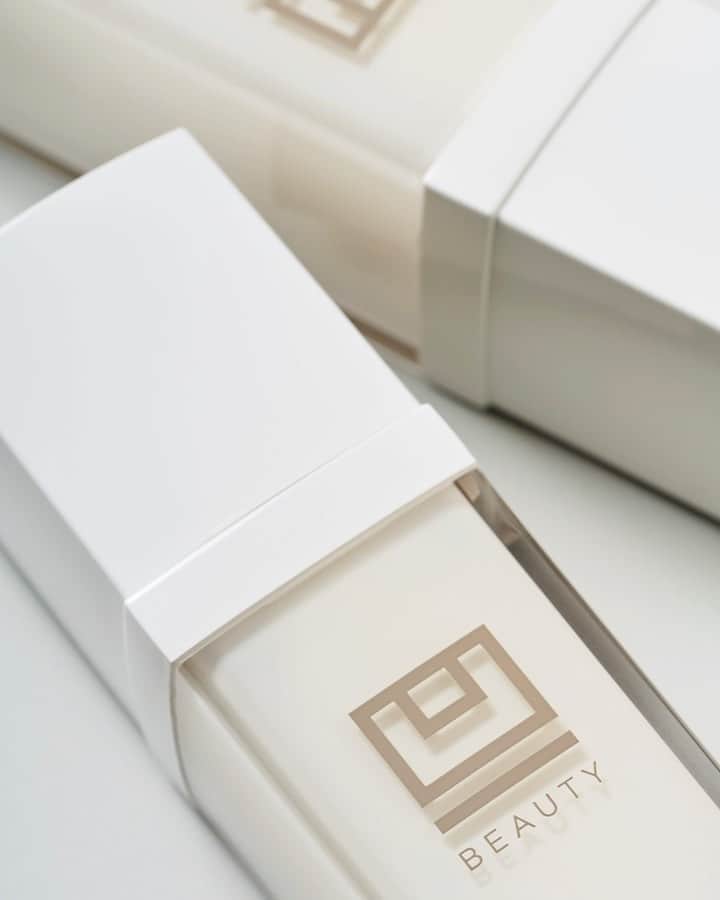 のインスタグラム：「Created by skincare guru @bagsnob, @ubeauty's do-it-all vegan formula will supercharge your skin with retinol, AHAs, vitamins and antioxidants. #SaksBeauty」