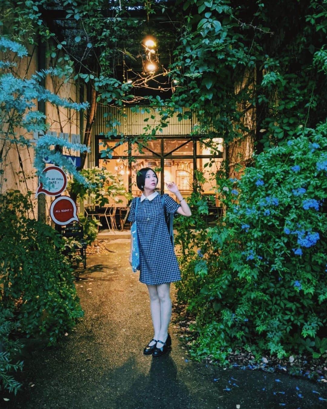 木村仁美さんのインスタグラム写真 - (木村仁美Instagram)「お洒落なcafeの入り口にて…🌱🦋 心癒されました🐇🐇🧊」9月14日 23時27分 - chami_cat
