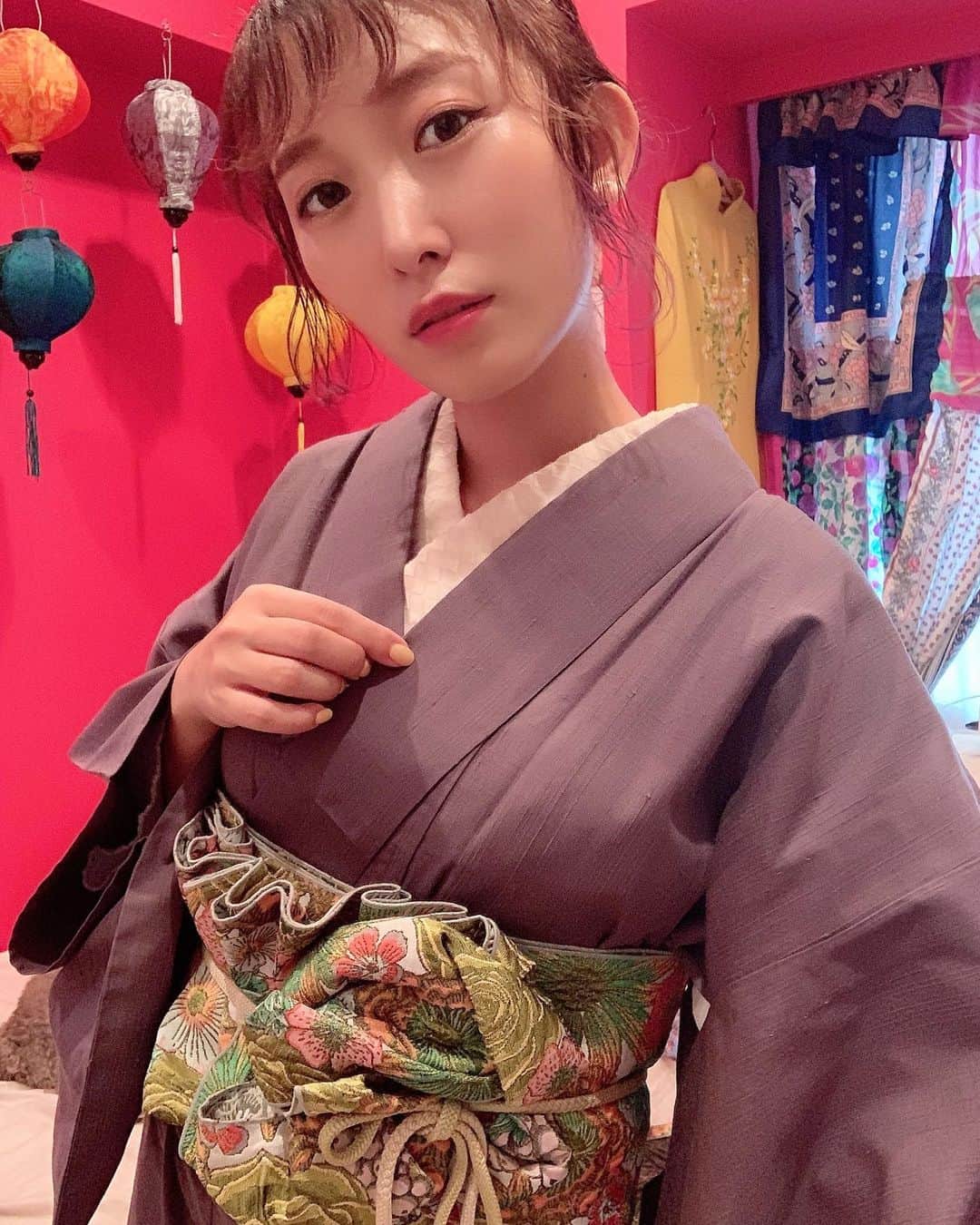 くまみきのインスタグラム：「秋を感じたくてお芋カラーでコーデしました🍠﻿ #結ばない帯結び のコルセットに初挑戦！後ろ姿はまだまだ練習必要だけど、前は余った帯をパタパタ畳んで、更に余った部分をぐいんって丸めてお花っぽくした💐！自由が楽しい😌💗秋大好き！﻿ ﻿ 着物/いただきもの﻿ 帯 @mikisakura11 ﻿ ﻿ ﻿ #着物コーディネート #着物コーデ #着物 #きもの #kimono  #着物女子 #kimonostyle #kimonofashion #japanesekimono #おうち着物」
