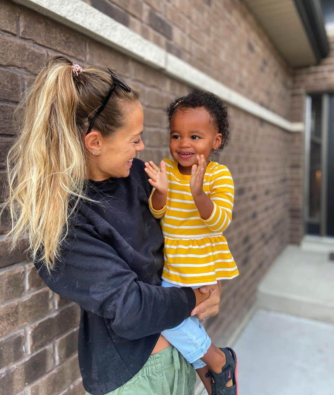 メリッサ・ビショップのインスタグラム：「She told me she was ready ❤️ She’s going back to daycare to ‘see Corinne’s friends and  teachers and play on the slide’.  ⠀⠀⠀⠀⠀⠀⠀⠀⠀⠀⠀⠀ This last 1/2 year with you at home has been so fun and your little personality is growing and growing. We will miss you during the day; but, it’s time to get back to some work and routine.  ⠀⠀⠀⠀⠀⠀⠀⠀⠀⠀⠀⠀ #backtoschool #grindtime #girlmom #yabish」