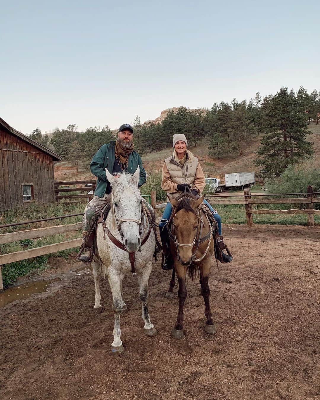 コリー・ロバートソンのインスタグラム：「“This is what the Lord Almighty says: ‘Give careful thought to your ways. Go up into the mountains and bring down timber and build my house, so that I may take pleasure in it and be honored,” says the Lord.” Haggai‬ ‭1:7-8‬   Nothing like a few days in the mountains with incredible people giving “careful thought” to how we honor the Lord with our lives. I hadn’t read Hagaii in a while 🤷🏼‍♀️ (go read it, it’s only 2 chapters and wow!) sat on the swing outside of our cabin and opened my bible to find this verse. I pray that we bring timber back down and are a part of building God’s house in our time! So thankful for this time together @qideas @gabelyons @rebeccalorobertson」