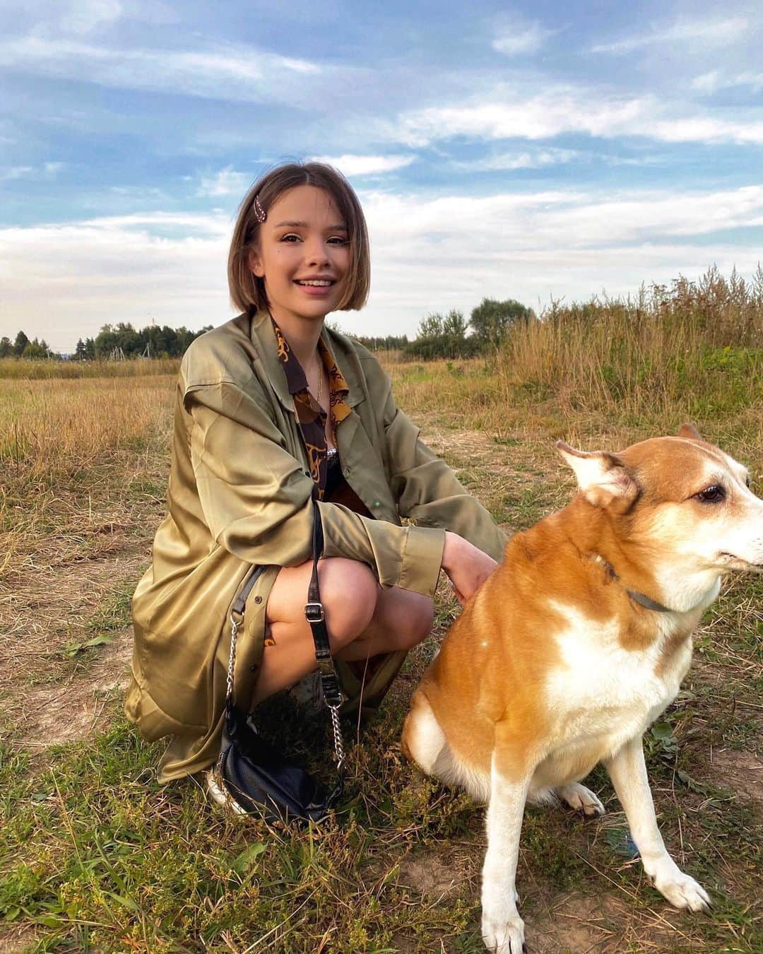 Maria Wayさんのインスタグラム写真 - (Maria WayInstagram)「ам🥺 вы знаете реальные истории, когда животные спасли жизнь?  Я смотрела, как маленькая девочка потерялась В ТАЙГЕ. И ее не могли найти 12 дней. Все это время рядом с ней был ее щенок, они спали в обнимку и благодаря нему ее всё-таки  нашли 🥺❤️  История реальная, в Якутске даже есть памятник 🐕 Пишите, если тоже знаете такие, а я буду выкладывать вас в стори 🐾」9月14日 23時58分 - maria__way