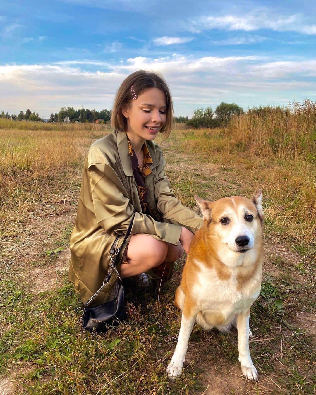 Maria Wayさんのインスタグラム写真 - (Maria WayInstagram)「ам🥺 вы знаете реальные истории, когда животные спасли жизнь?  Я смотрела, как маленькая девочка потерялась В ТАЙГЕ. И ее не могли найти 12 дней. Все это время рядом с ней был ее щенок, они спали в обнимку и благодаря нему ее всё-таки  нашли 🥺❤️  История реальная, в Якутске даже есть памятник 🐕 Пишите, если тоже знаете такие, а я буду выкладывать вас в стори 🐾」9月14日 23時58分 - maria__way