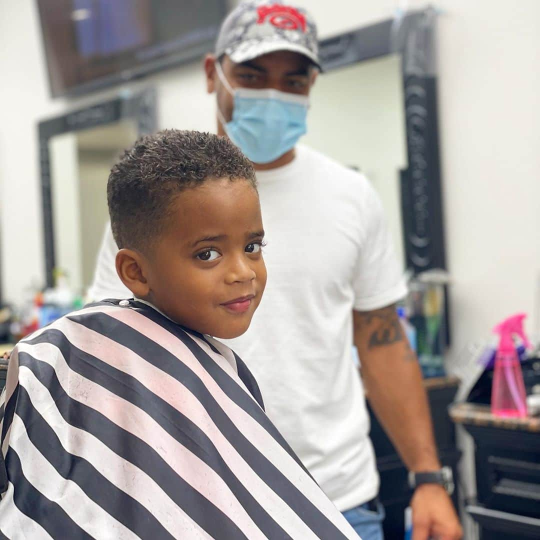 Angela Simmonsさんのインスタグラム写真 - (Angela SimmonsInstagram)「We did the big boy cut 😫 He’s going to be 4 years old this month !! Lawdddd ! Thank you @staycaked for blessing him with his very first big boy cut 😍」9月14日 23時59分 - angelasimmons