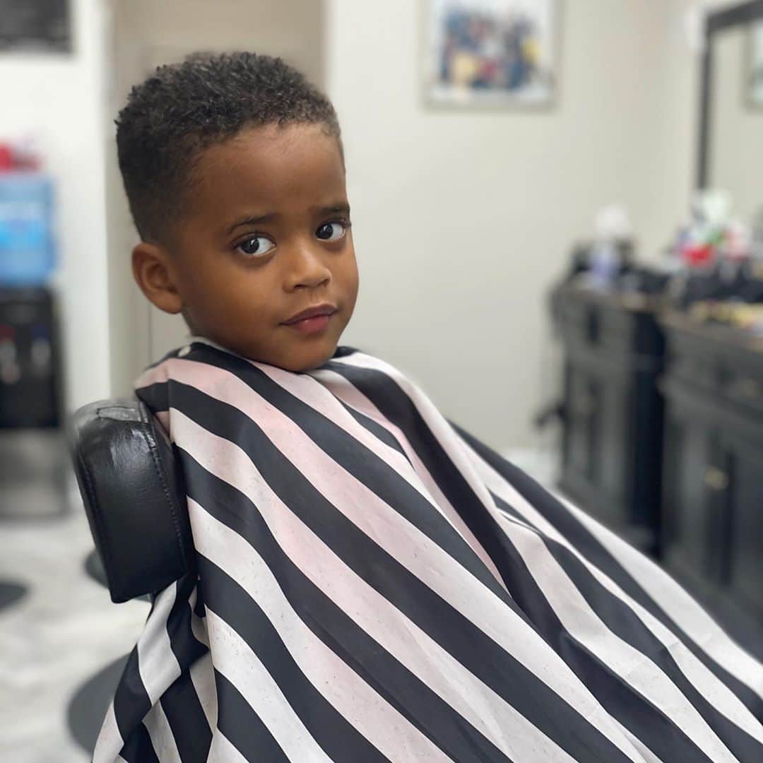 Angela Simmonsさんのインスタグラム写真 - (Angela SimmonsInstagram)「We did the big boy cut 😫 He’s going to be 4 years old this month !! Lawdddd ! Thank you @staycaked for blessing him with his very first big boy cut 😍」9月14日 23時59分 - angelasimmons