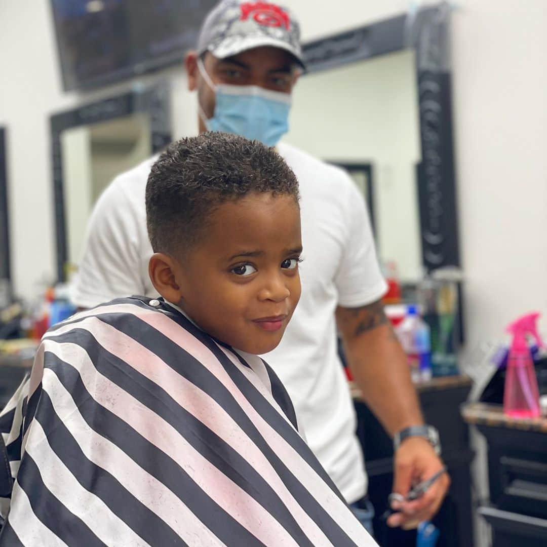 Angela Simmonsさんのインスタグラム写真 - (Angela SimmonsInstagram)「We did the big boy cut 😫 He’s going to be 4 years old this month !! Lawdddd ! Thank you @staycaked for blessing him with his very first big boy cut 😍」9月14日 23時59分 - angelasimmons