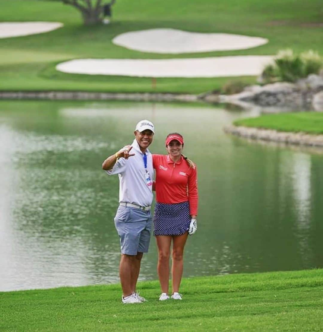 ギャビー・ロペスさんのインスタグラム写真 - (ギャビー・ロペスInstagram)「This week scoring didn’t show up, but I had a BLAST with these people by my side. Game feels 🔪  Thank you @anainspiration @lpga_tour sponsors, volunteers for making this possible. Course feels empty without having fans onsite  BUT couldn’t be more thankful for all your support ❣️  Esta semana nos costó scorear, aunque mi juego se sienta muy bien hay que fluir para darle momentum a las rondas. Pero SIN DUDA tuve una semana increíble con estas personas a mi lado!! Gracias por todo y por siempre ir hacia delante conmigo! #NTD @moralesgolf @aroundtheballx Alvarito ya regresa joder @alvaropradaa2  YA   Portland esta semana  VAMOS💪🏼 Pic credit  @gaberoux」9月15日 0時05分 - gabylopezgolf