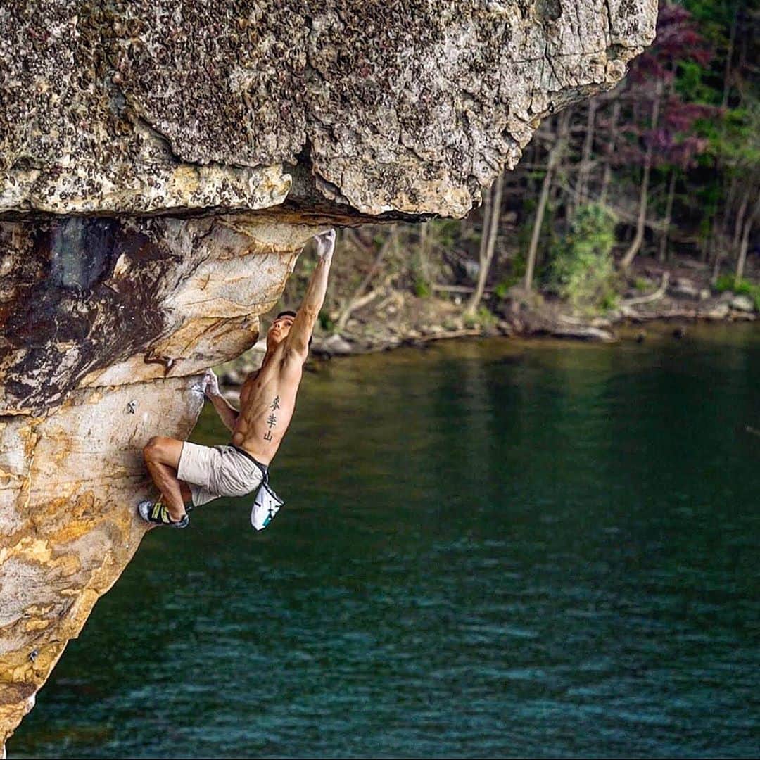 シーン・マコールさんのインスタグラム写真 - (シーン・マコールInstagram)「Would you climb 60 feet over water with no rope? ⠀⠀⠀⠀⠀⠀⠀⠀⠀ We did, it was scary, fun, exhilarating, and challenging!」9月15日 0時00分 - mccollsean