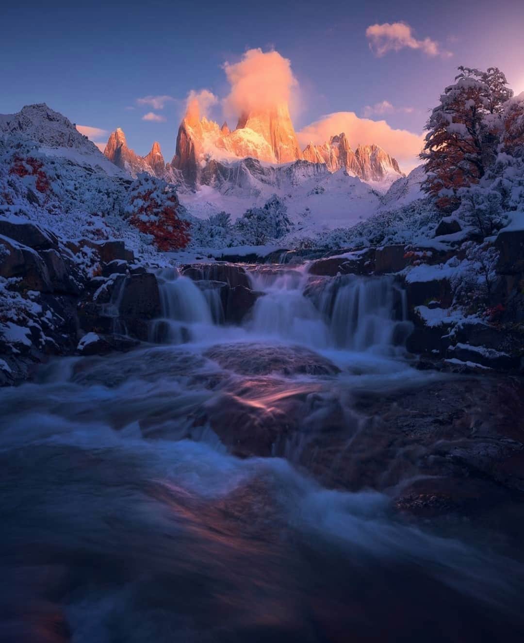 Earth Picsさんのインスタグラム写真 - (Earth PicsInstagram)「Sunrises in Patagonia, Argentina 🇦🇷 Who's ready for the cold weather and snow? 📷 @dylangehlken_photography」9月15日 0時01分 - earthpix