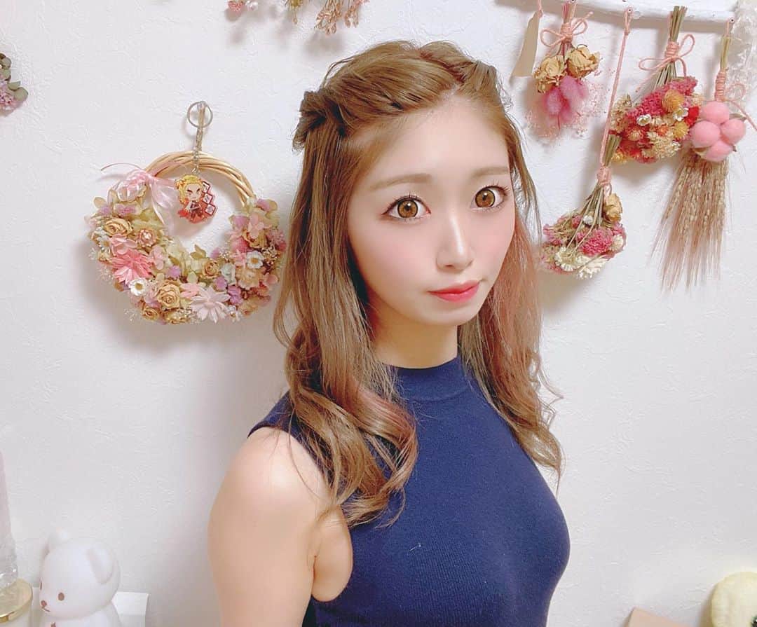 そら のインスタグラム：「今週は16日、18日出勤です💕﻿ ﻿ フラワーコレクション🌸﻿ ﻿ #新宿 #歌舞伎町 #六本木 #ミナミ #キャバ嬢﻿ #キャバクラ #姉妹 #キャバキャバ #麻布 #ラウンジ﻿ #キャバレー #ガールズバー #自撮り女子  #フラワーガーランド #出勤コーデ」