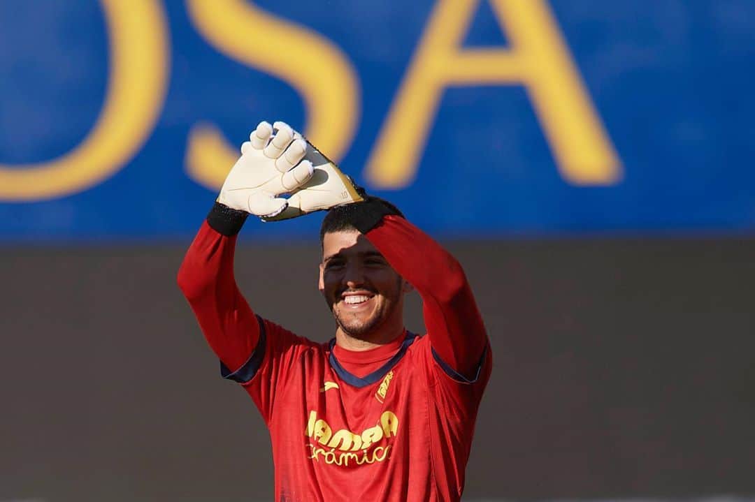 ヘロニモ・ルジのインスタグラム：「Comenzando la semana, entrenando duro 😁🧤」