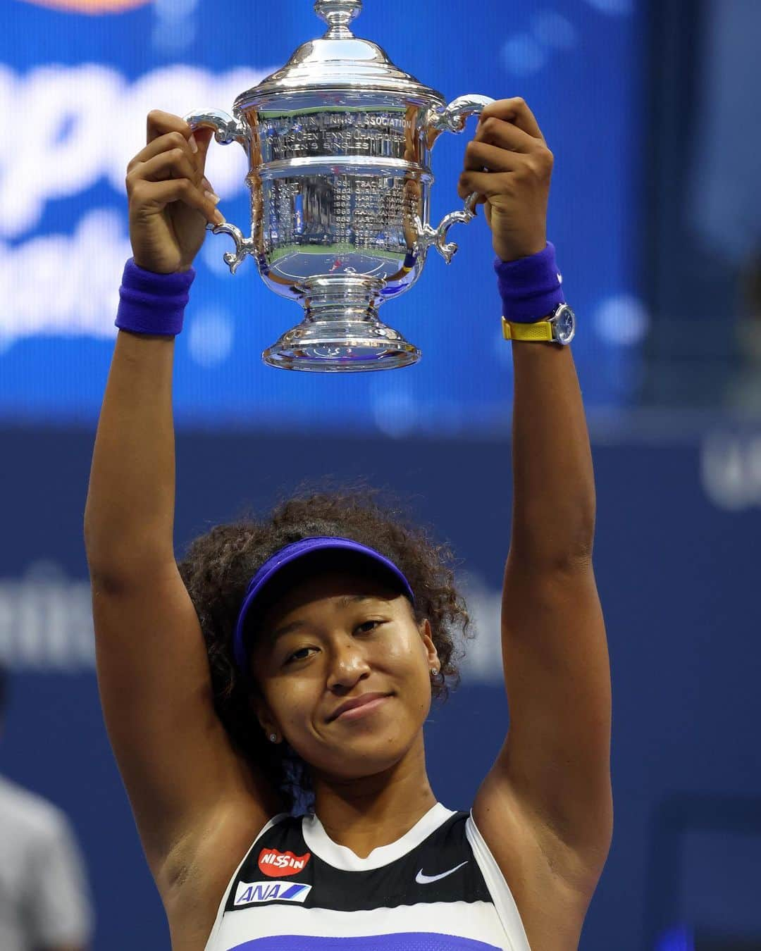 マリクレールさんのインスタグラム写真 - (マリクレールInstagram)「Going into this week with big 🏆Naomi 🏆 Osaka 🏆 energy. Still celebrating the athlete's 2nd US Open win and thinking about the powerful message she made throughout the tournament, wearing masks bearing the names of seven Black Americans who have been killed by police. Congratulations, @naomiosaka」9月15日 0時08分 - marieclairemag