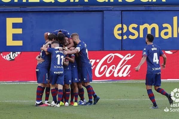 パブロ・マフェオのインスタグラム：「Juntos somos mas fuertes🤟❤️#sinreblar 💙❤️ @sdhuesca  @laliga」